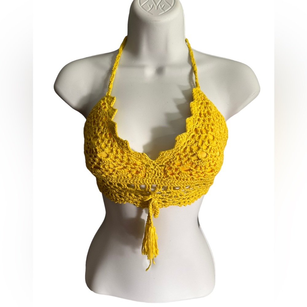 NWT.  Crochet Top.  C384.  BL/RD6